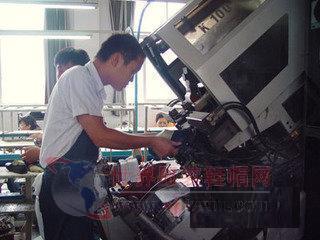 桐鄉(xiāng)市制鞋企業(yè)考察百麗、達(dá)芙妮生產(chǎn)工廠-世界服裝鞋帽網(wǎng)-行業(yè)門戶.全國十佳電子商業(yè)行業(yè)門戶網(wǎng)站